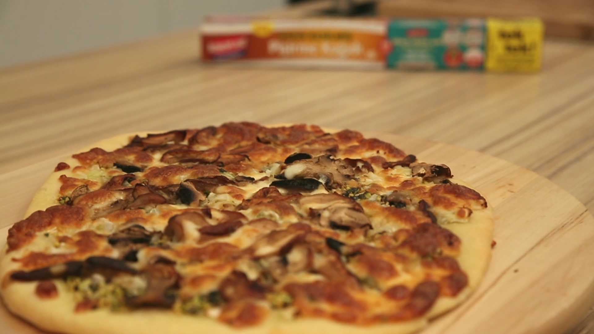 Mantarlı ve Taze Fesleğenli Pizza