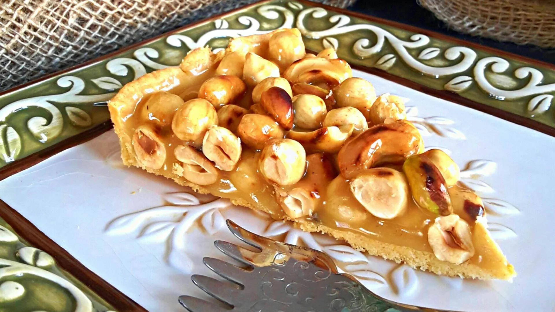 Kuruyemişli Karamel Tart