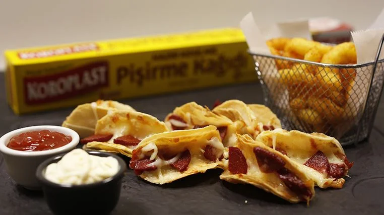 Patates Çubukları ve Sucuklu Tortilla 